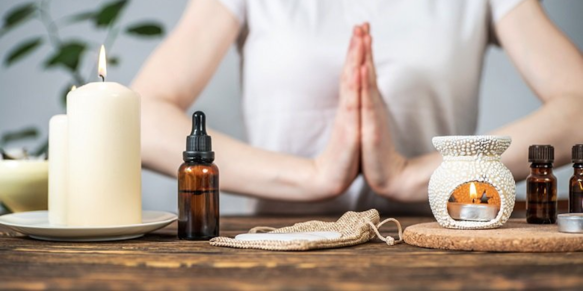 Best Essential Oils For Yoga & Meditation